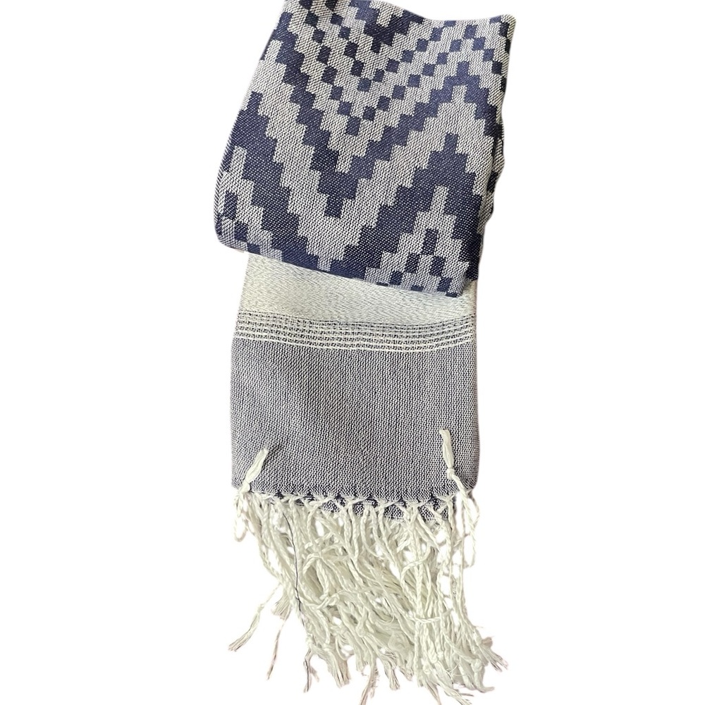West Loop Jacquard Scarf - Picture 7 of 7